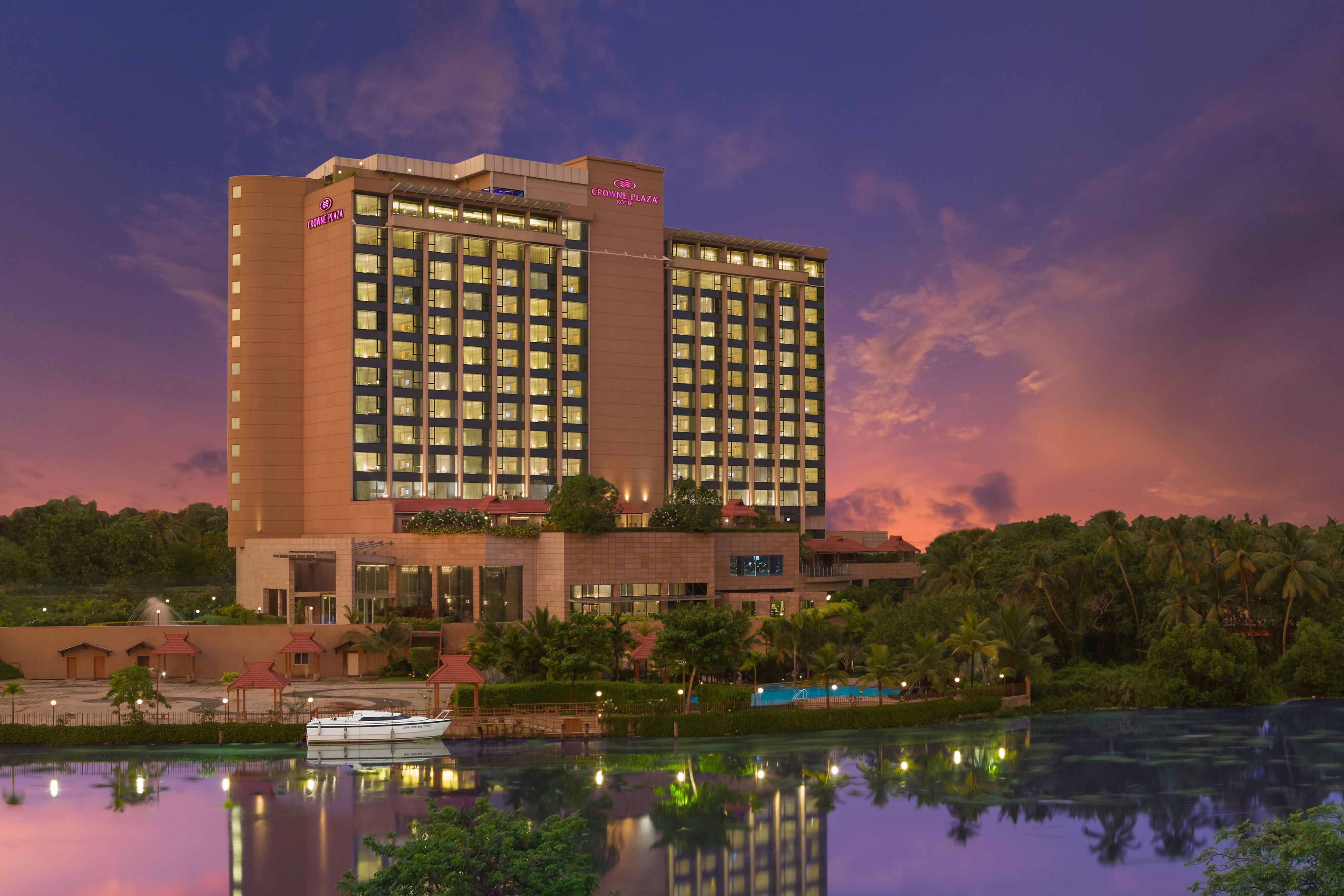Crowne Plaza Kochi - Kundannoor, Kochi